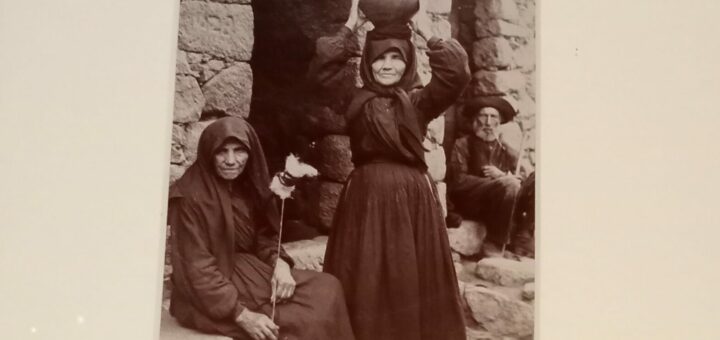 “Femin’isula,” the captivating exhibition at the Museum of Corsica in Corte