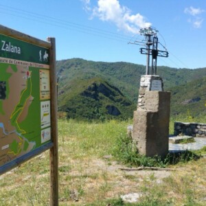 Board giving information about the path to the Ponte d'Alisu.